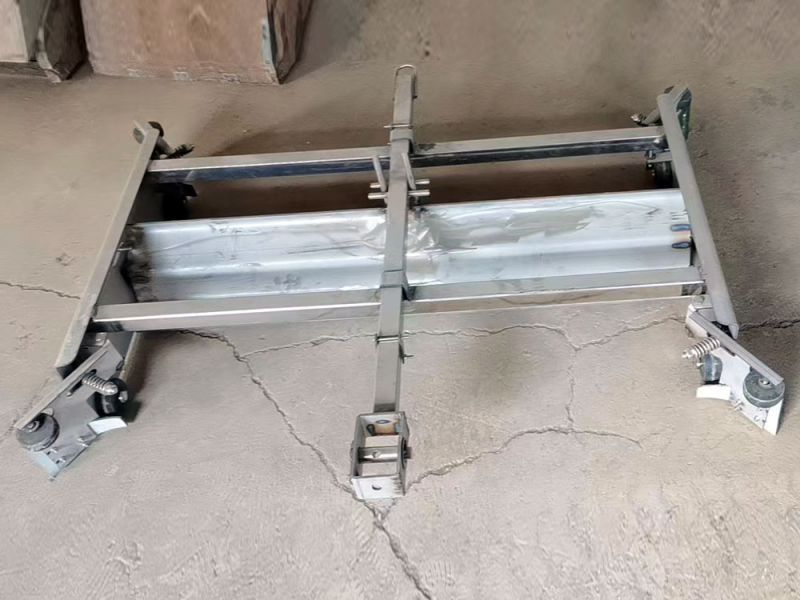 全自動(dòng)刮糞機(jī)養(yǎng)殖什么畜禽可以用？養(yǎng)雞養(yǎng)豬養(yǎng)羊如何選擇適合的刮糞機(jī)？